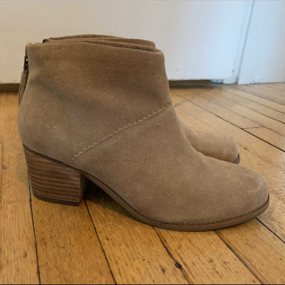 Toms Leila bootie tan suede